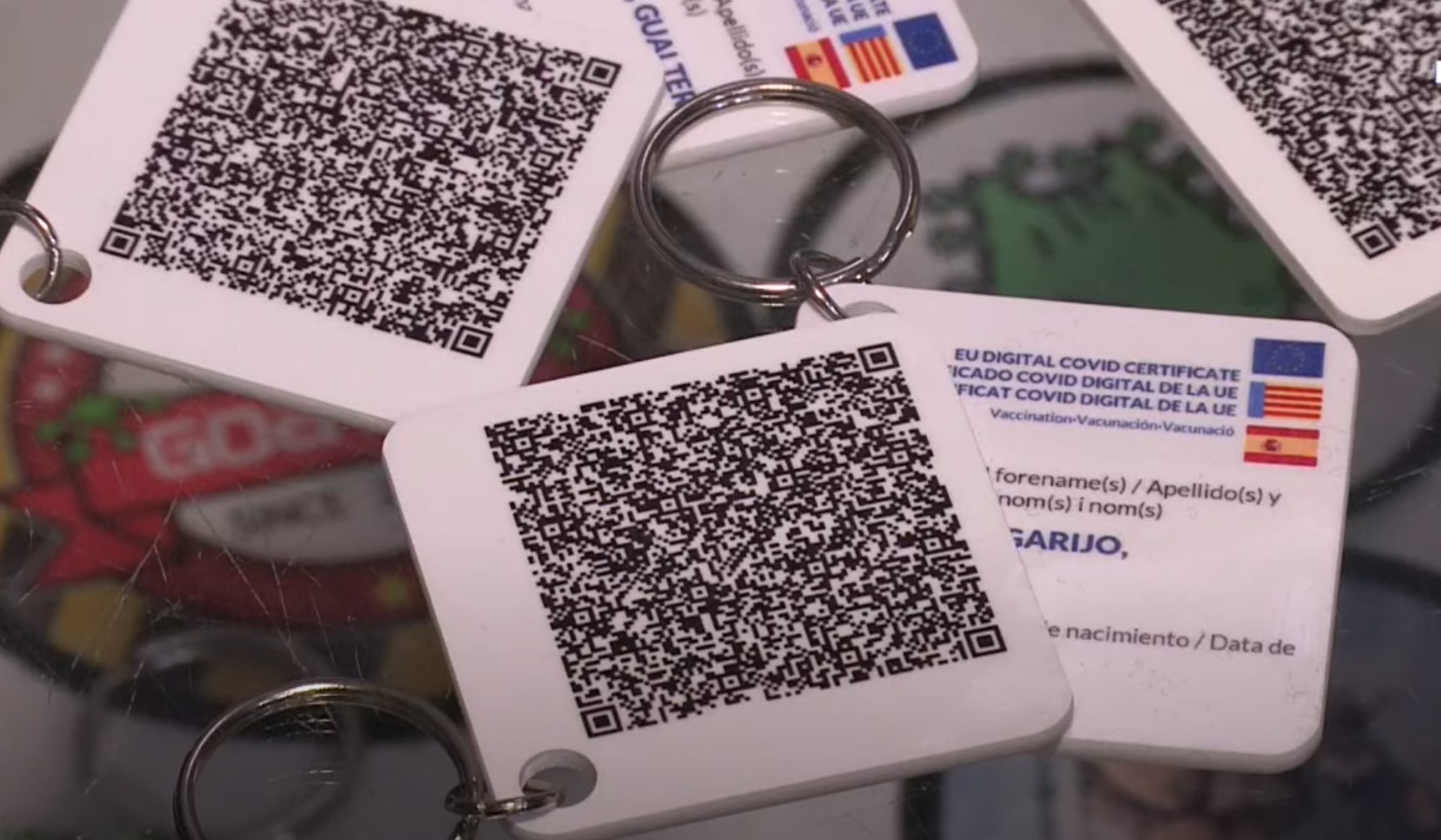 El pasaporte COVID-19 siempre a mano con un llavero personalizado