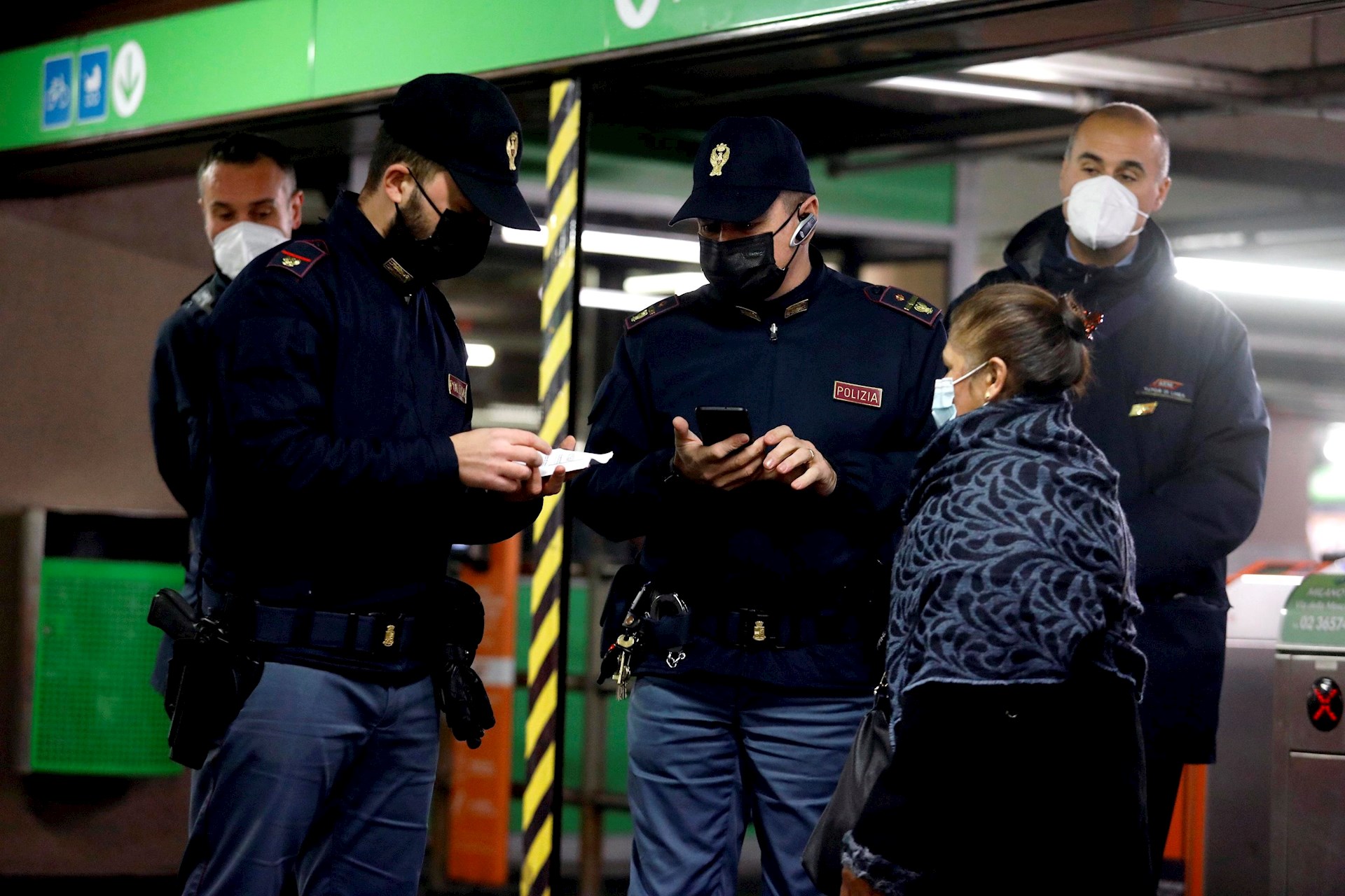 Italia complica la vida social a los no vacunados