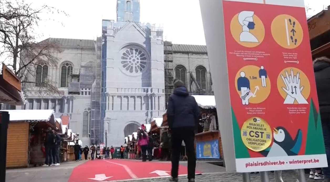 Bruselas recupera su mercado navideño con el reto de minimizar los contagios