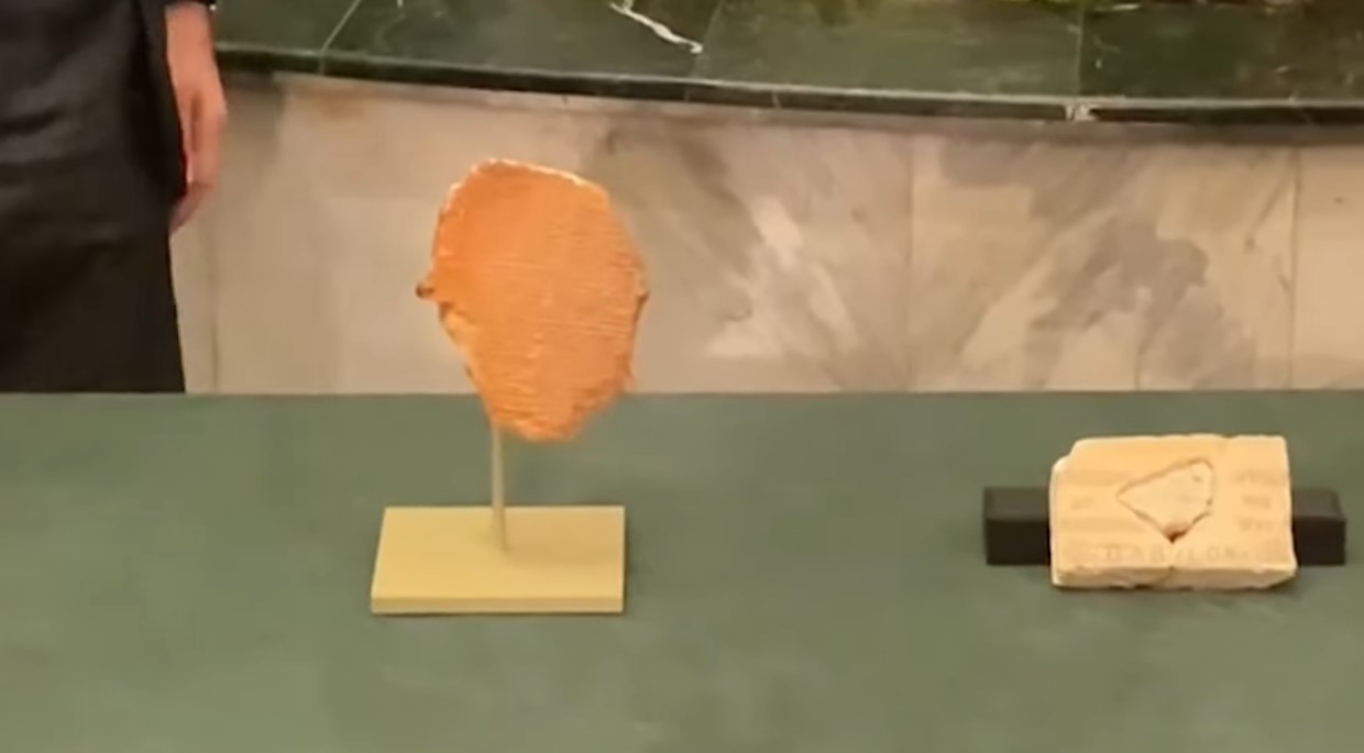 La tabla de Gilgamesh, una pieza de 3 mil 500 años robada en 1991, vuelve a Irak