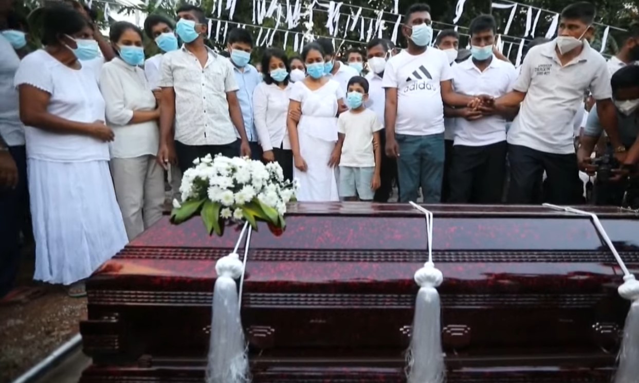 Cientos despiden al esrilanqués linchado en Pakistán por presunta blasfemia