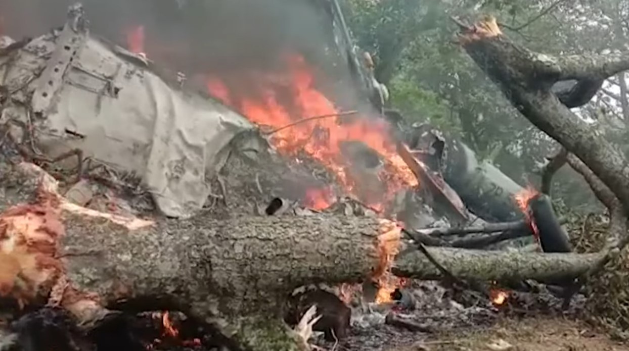 India confirma la muerte del jefe del Estado Mayor y otras 12 personas