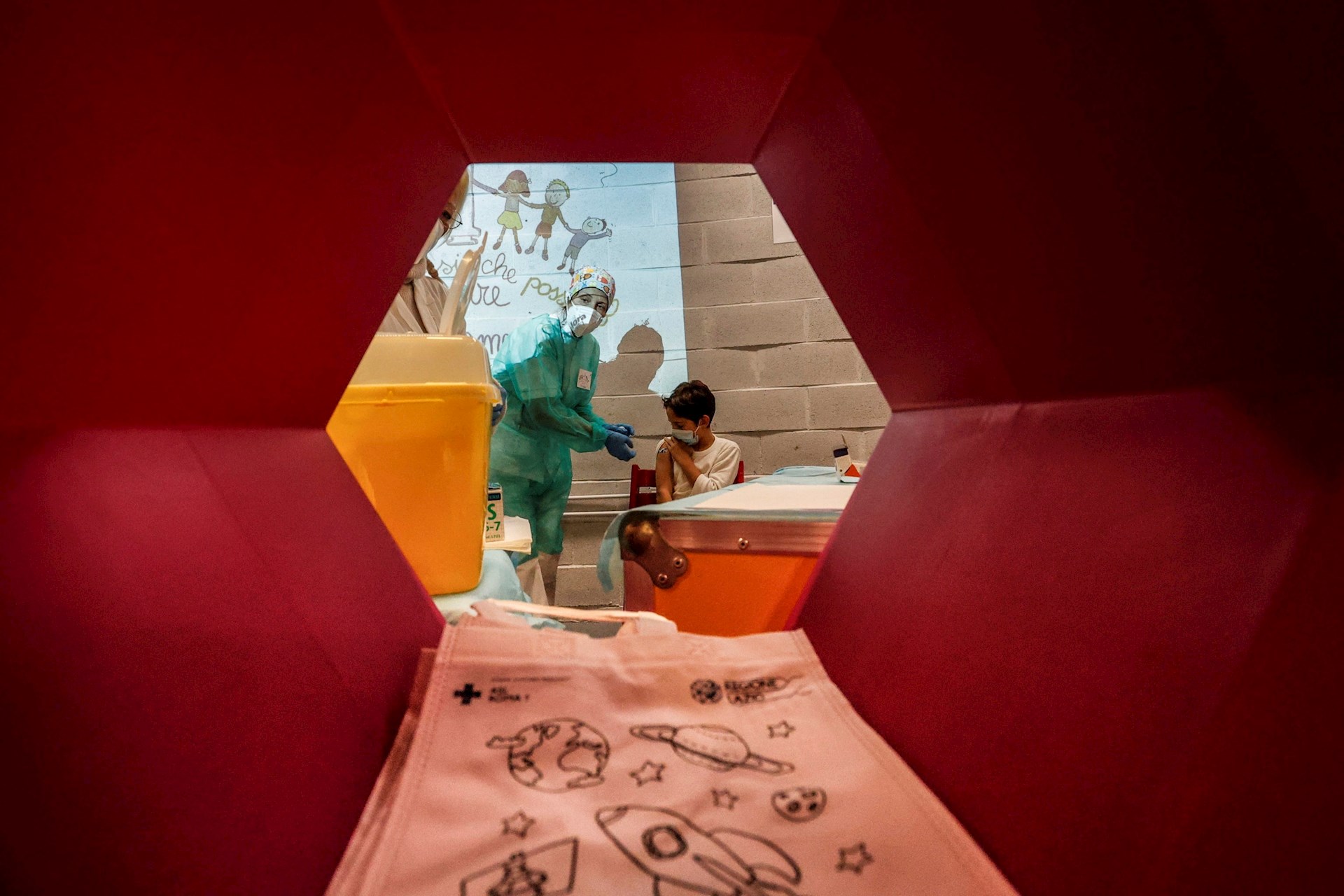 La vacunación infantil en Italia empieza entre juegos, música y payasos La vacunación infantil en Italia empieza entre juegos, música y payasos