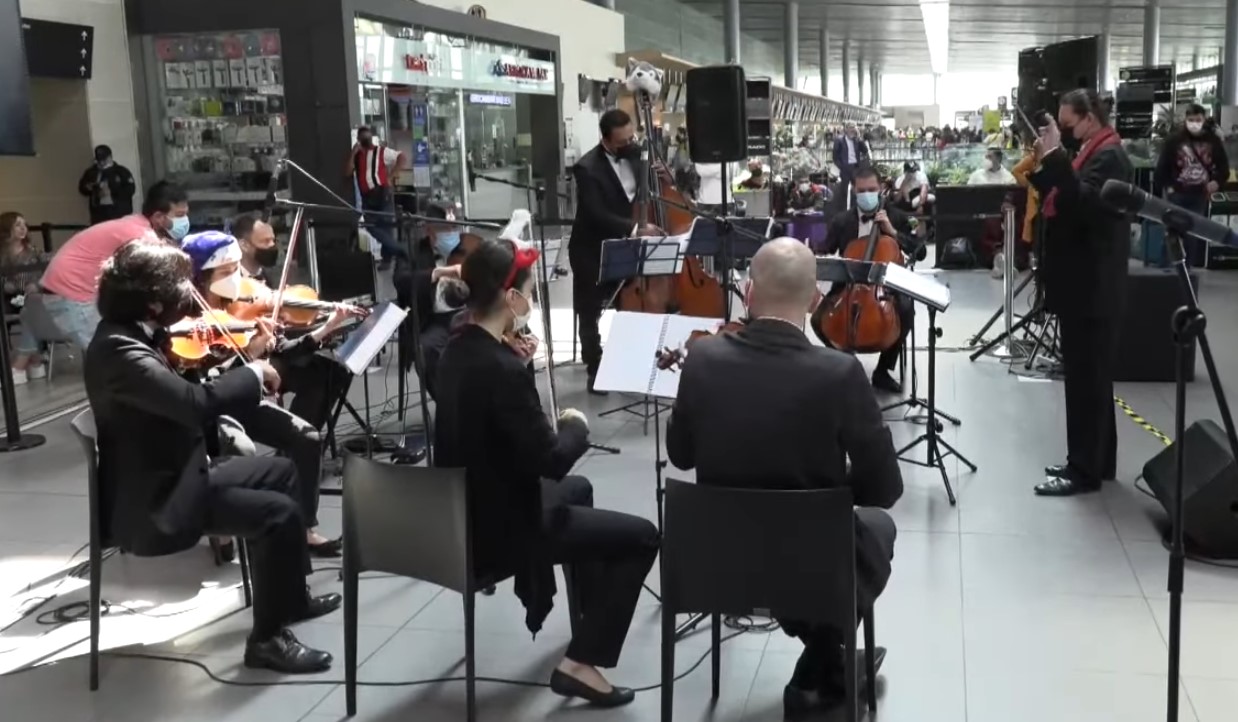 La música sorprende a los viajeros del Aeropuerto El Dorado de Bogotá