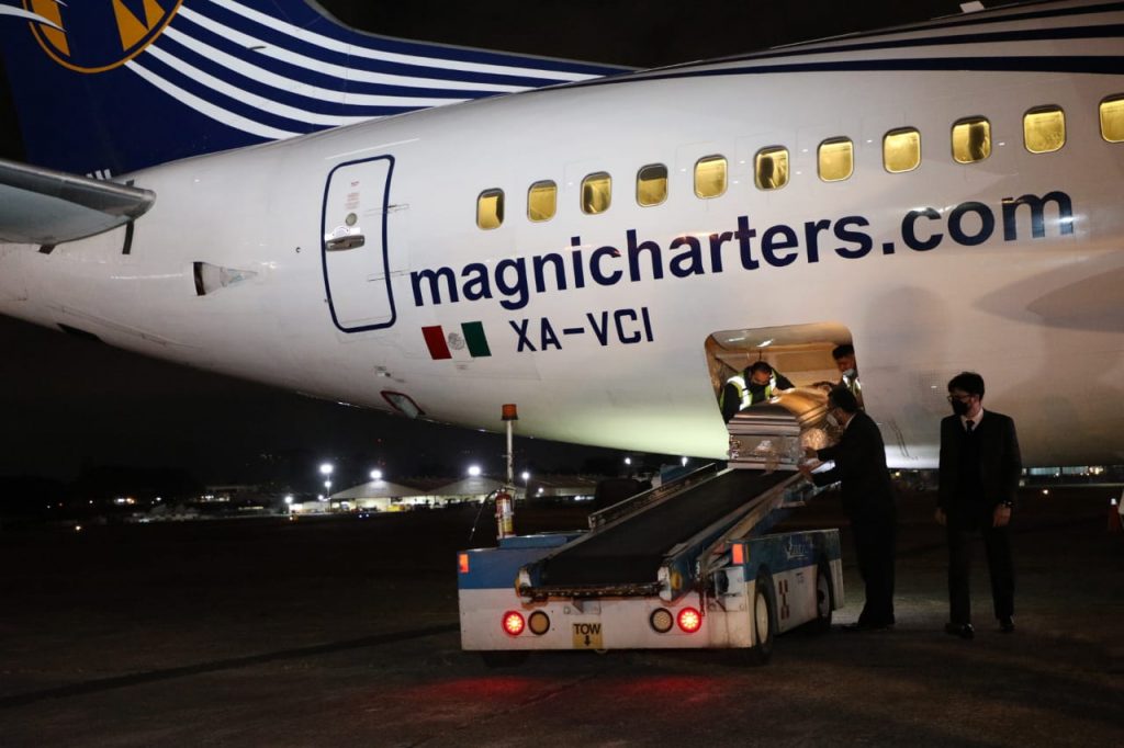 México repatría a Guatemala cuerpos de migrantes muertos en Chiapas - llegada-a-guatemala-de-migrantes-muertos-en-accidente-en-chiapas-1024x682