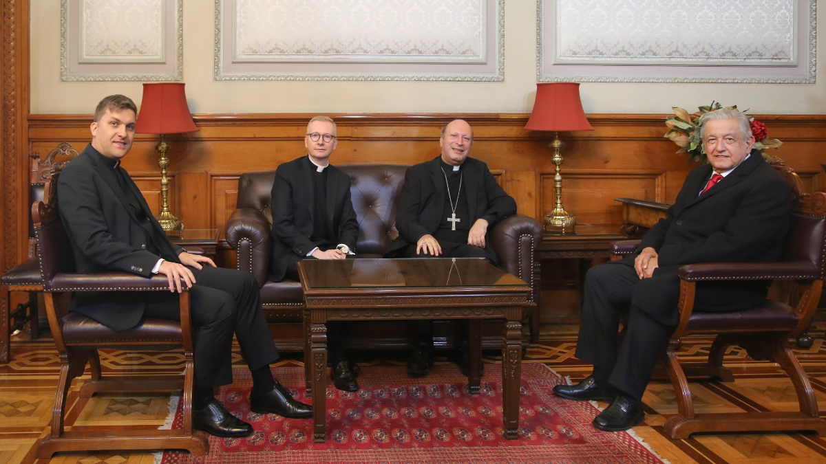 “Un buen día para la diplomacia”, López Obrador recibe al nuncio apostólico Franco Coppola “Un buen día para la diplomacia”, López Obrador recibe al nuncio apostólico Franco Coppola