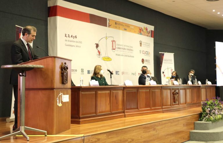 Corrupción socava la confianza en la política, sostiene Lorenzo Córdova Corrupción socava la confianza en la política, sostiene Lorenzo Córdova