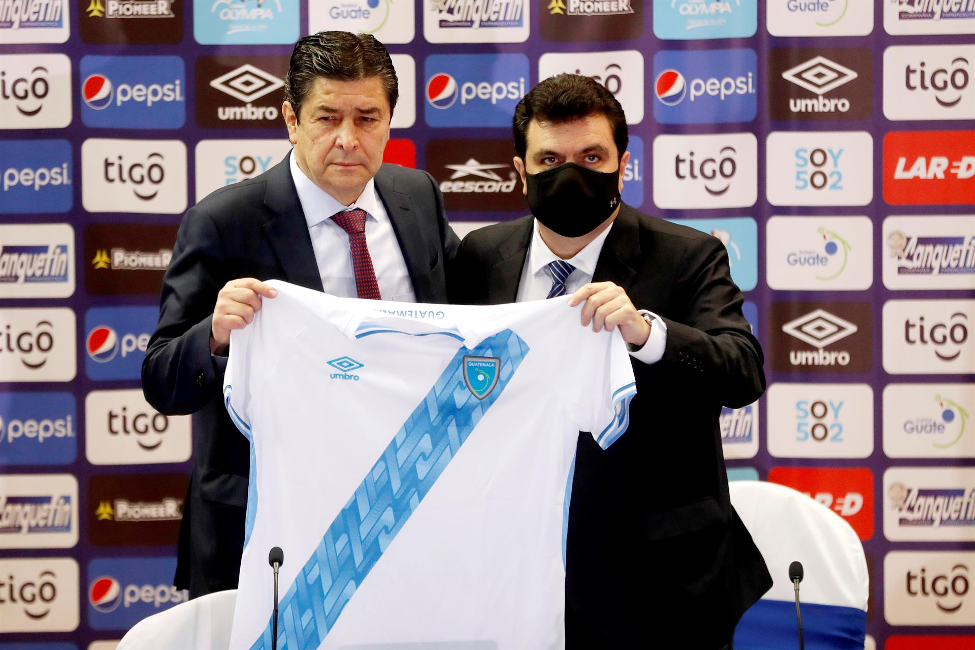 Presentan a Luis Fernando Tena como nuevo seleccionador de Guatemala