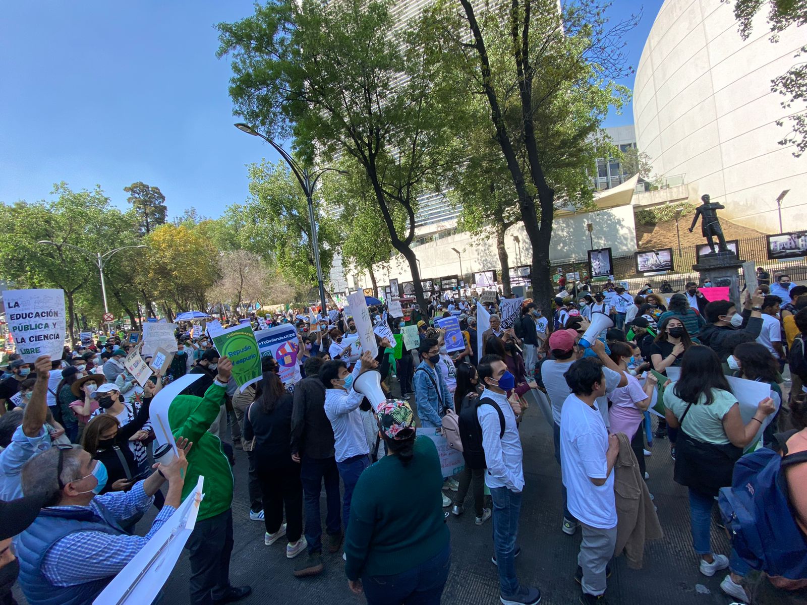 #Video Comunidad del CIDE se manifiesta en el Senado por la libertad académica #Video Comunidad del CIDE se manifiesta en el Senado por la libertad académica