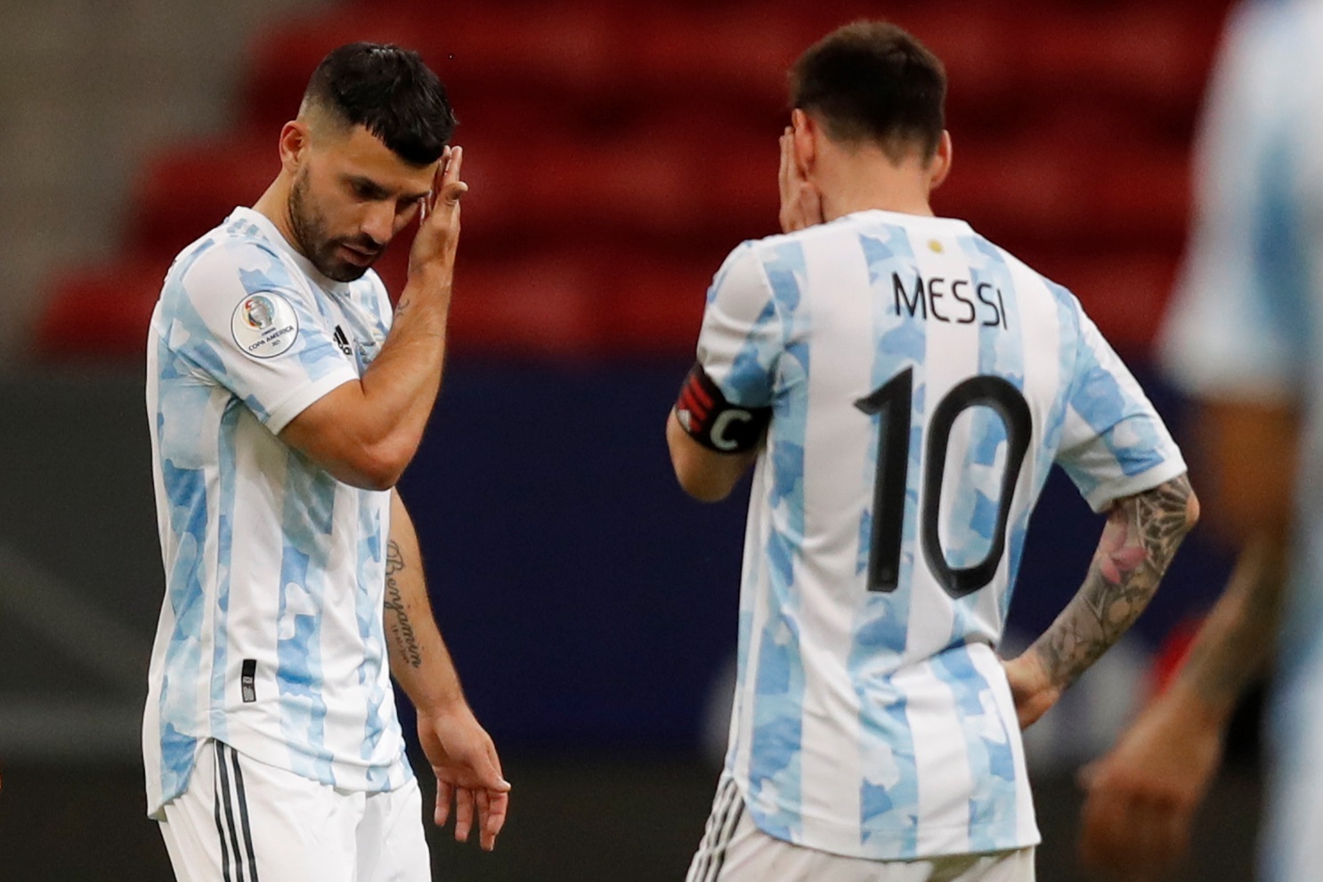 “Te voy a extrañar muchísimo”: Messi se despide de Agüero