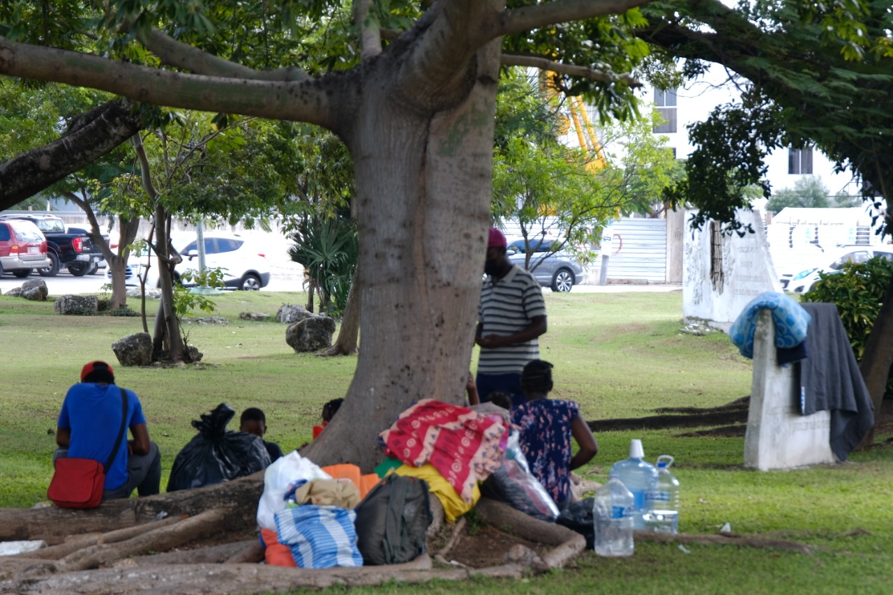Migrantes haitianos se instalan en Cancún para pedir visas humanitarias Migrantes haitianos se instalan en Cancún para pedir visas humanitarias