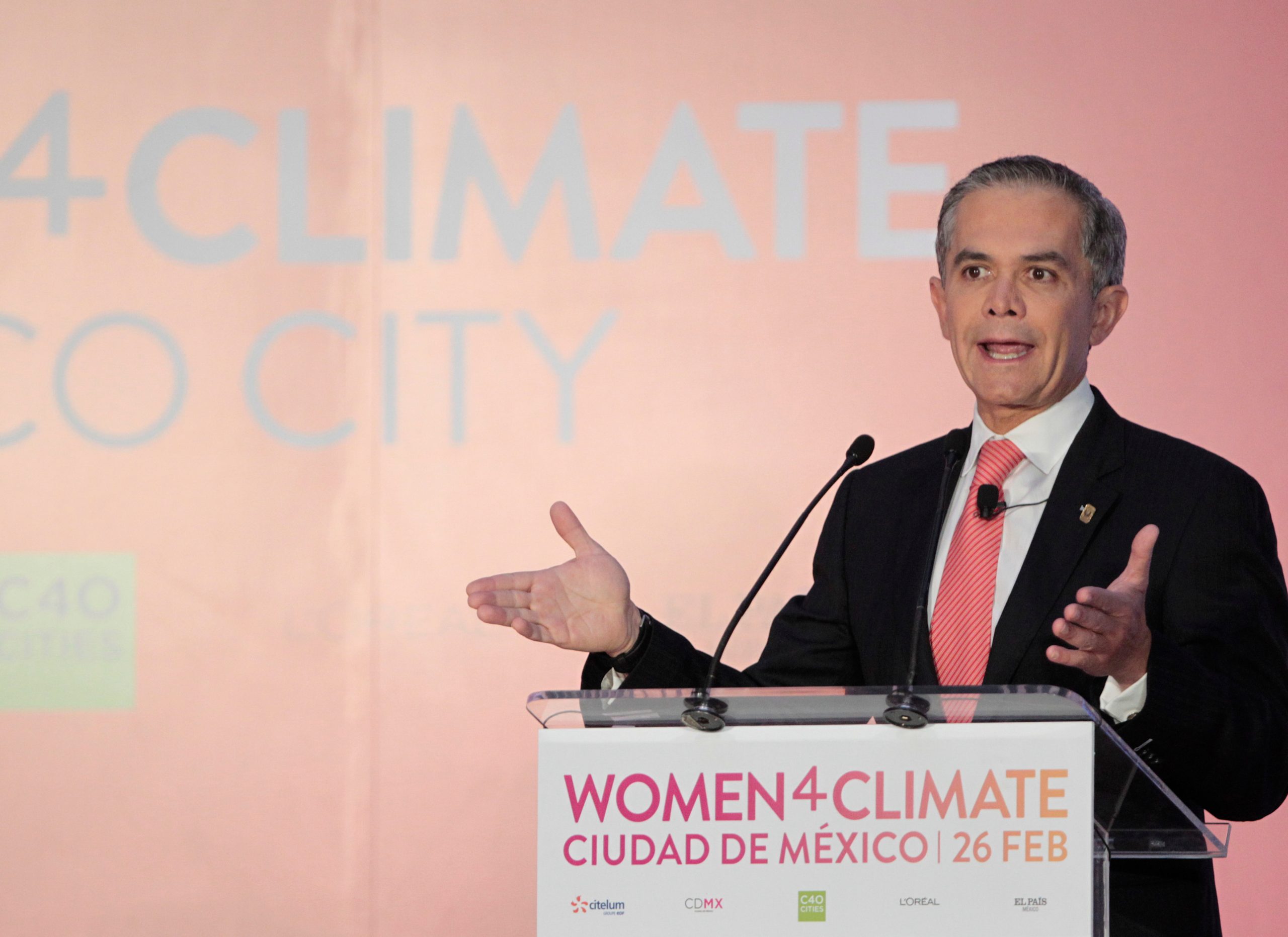 Fiscalía detalla desvíos millonarios de exfuncionarios de Ciudad de México