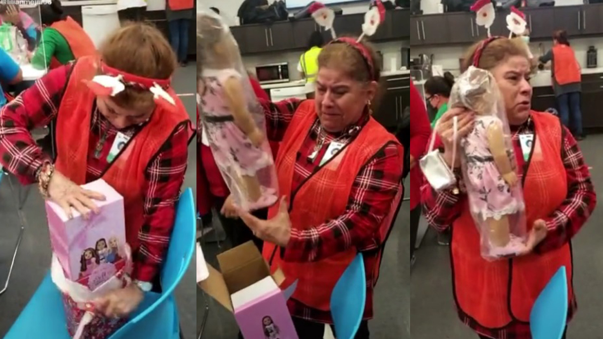 #Video Mujer rompe en llanto al recibir en Navidad su primera muñeca