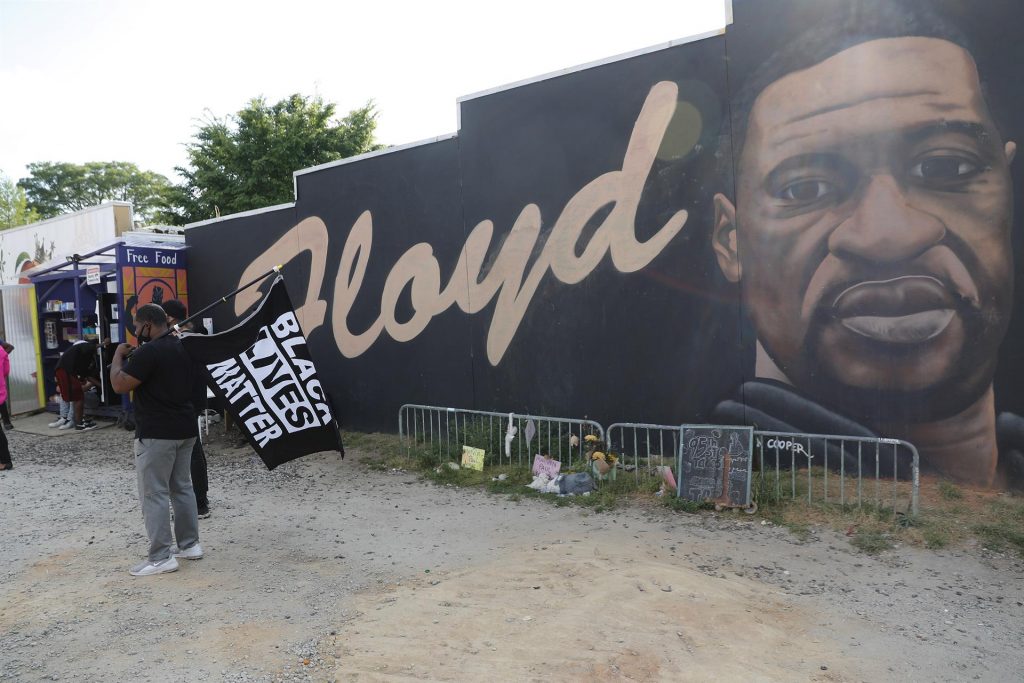 Dan otros 21 años de cárcel a policía que mató a George Floyd - mural-george-floyd-eeuu-1024x683