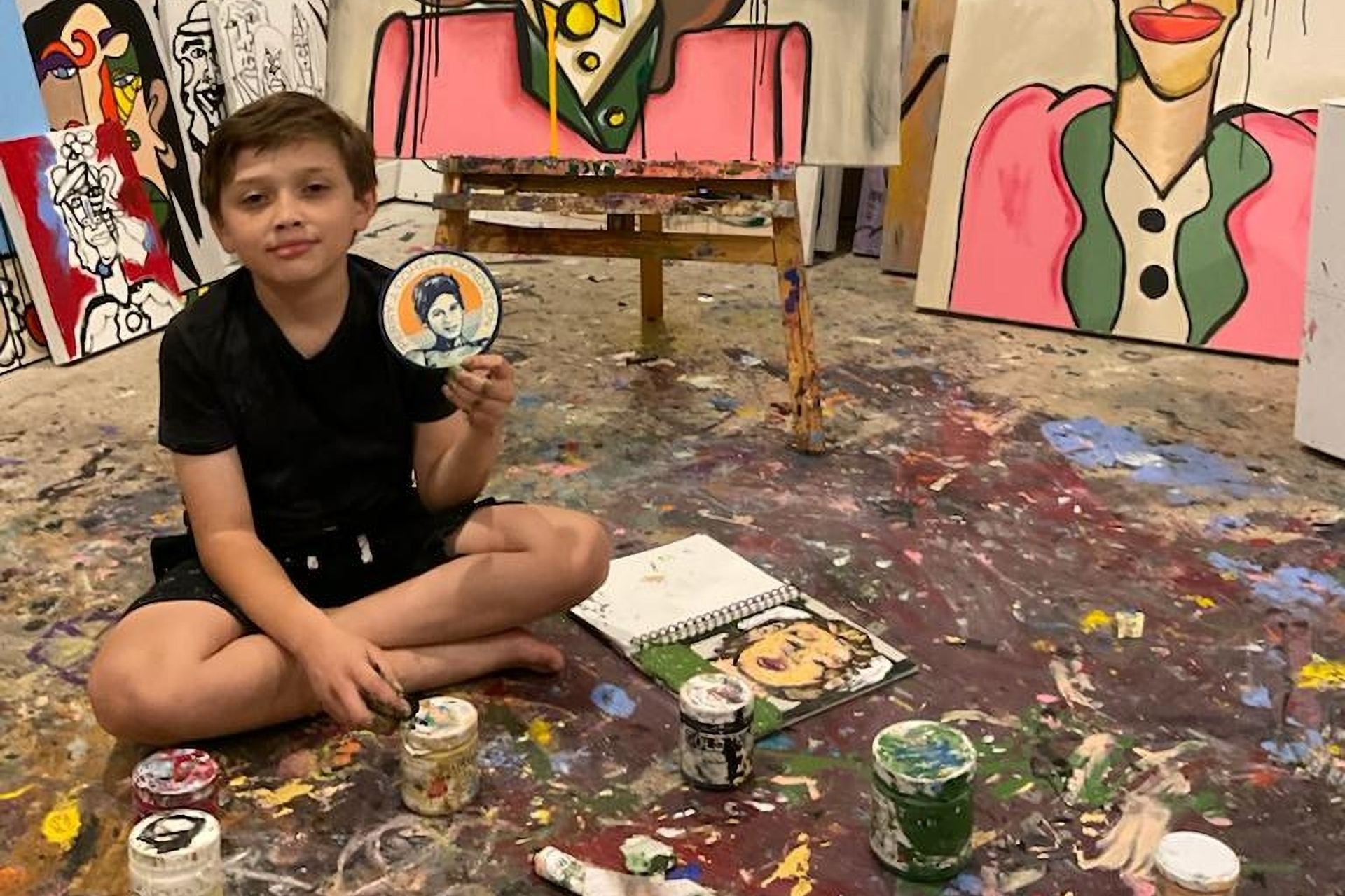 Niño prodigio de origen mexicano pinta cuadro en vivo y asombra en Art Miami Niño prodigio de origen mexicano pinta cuadro en vivo y asombra en Art Miami