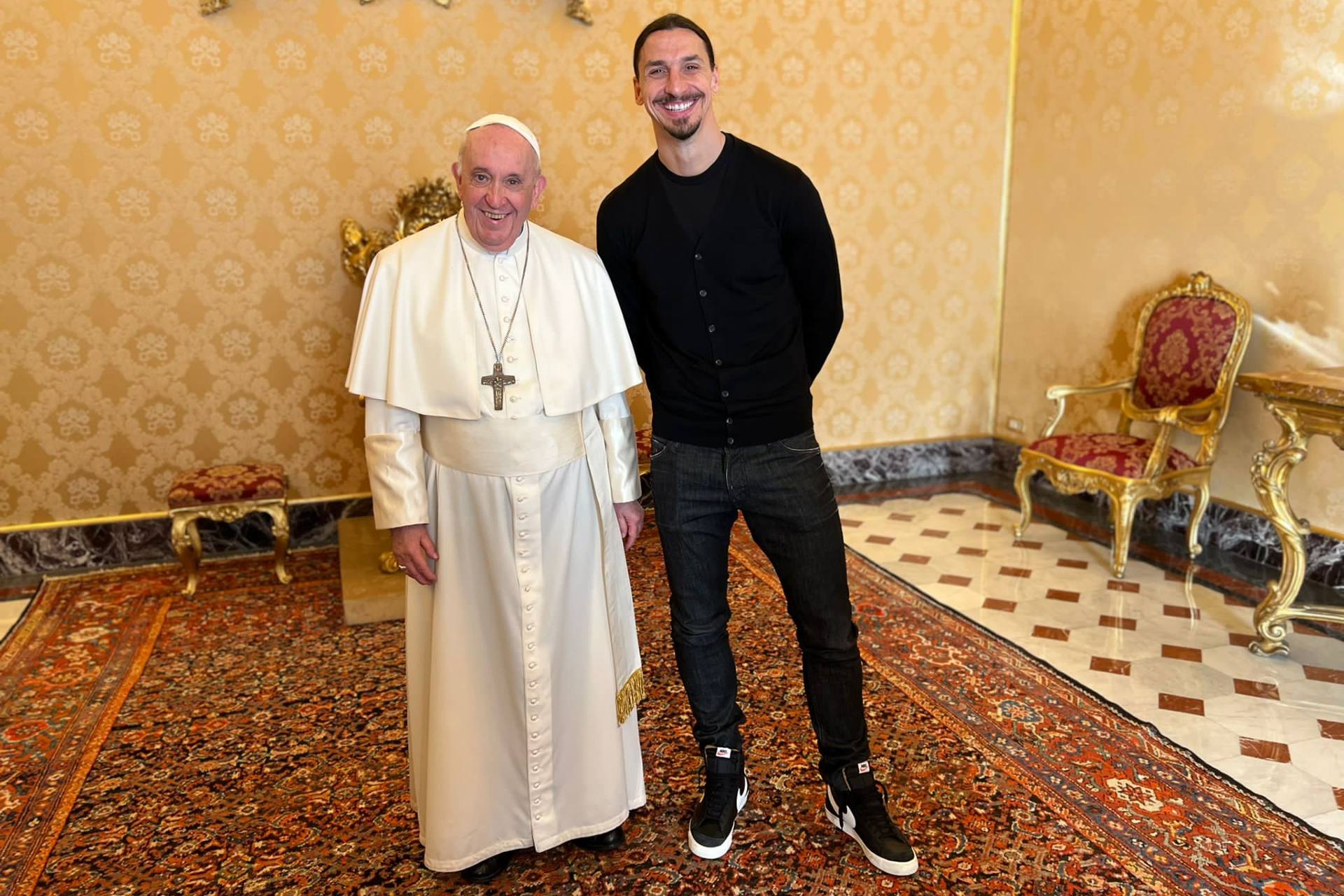 Papa Francisco recibió a Zlatan Ibrahimovic en el Vaticano