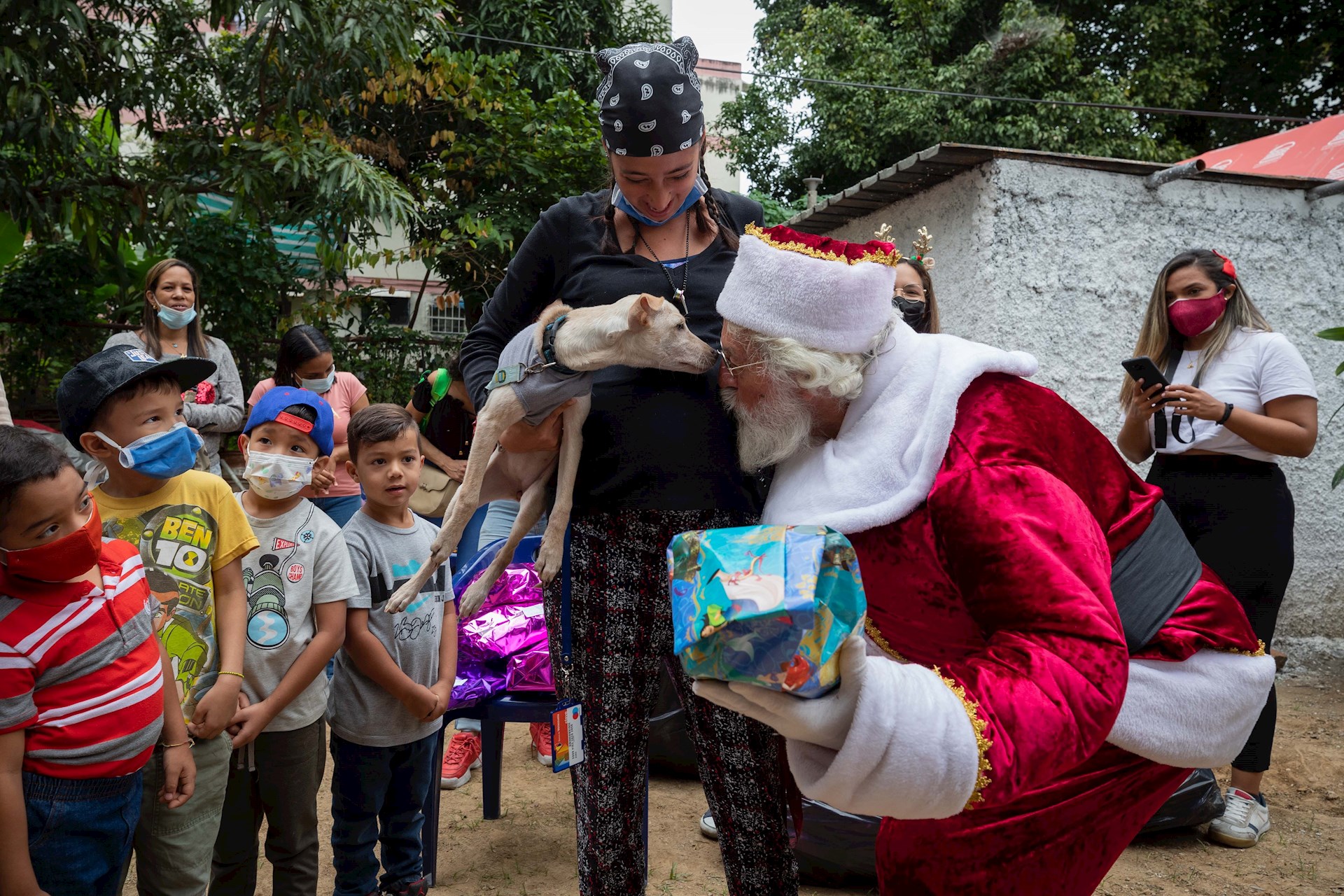 Periodistas venezolanos reparten buenas noticias en forma de juguetes Periodistas venezolanos reparten buenas noticias en forma de juguetes