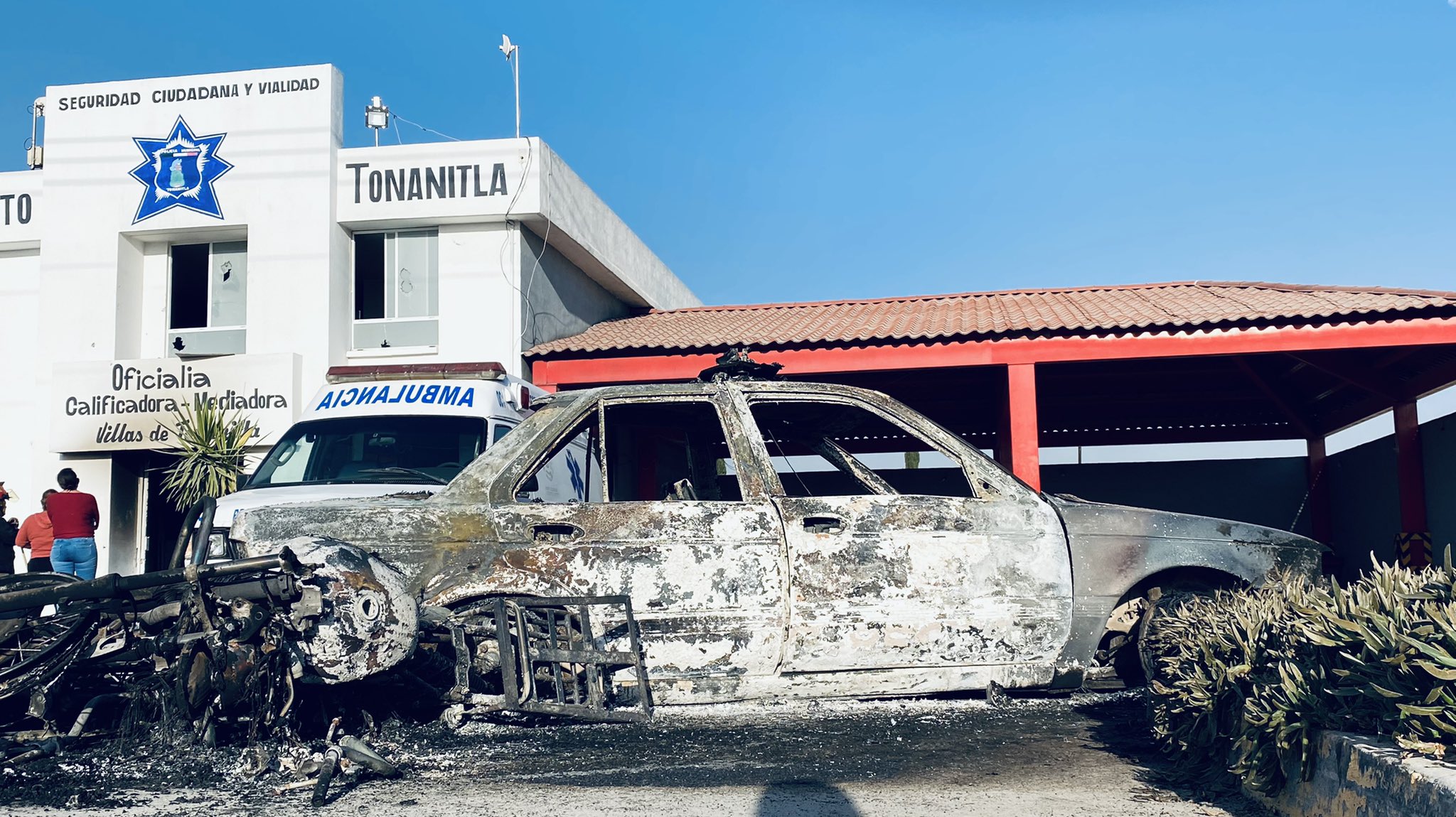 #Video Queman patrullas en Tonanitla, Edomex, para denunciar extorsiones #Video Queman patrullas en Tonanitla, Edomex, para denunciar extorsiones