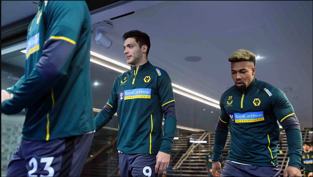 Wolves de Raúl Jiménez, el primer club de la Premier con todos vacunados