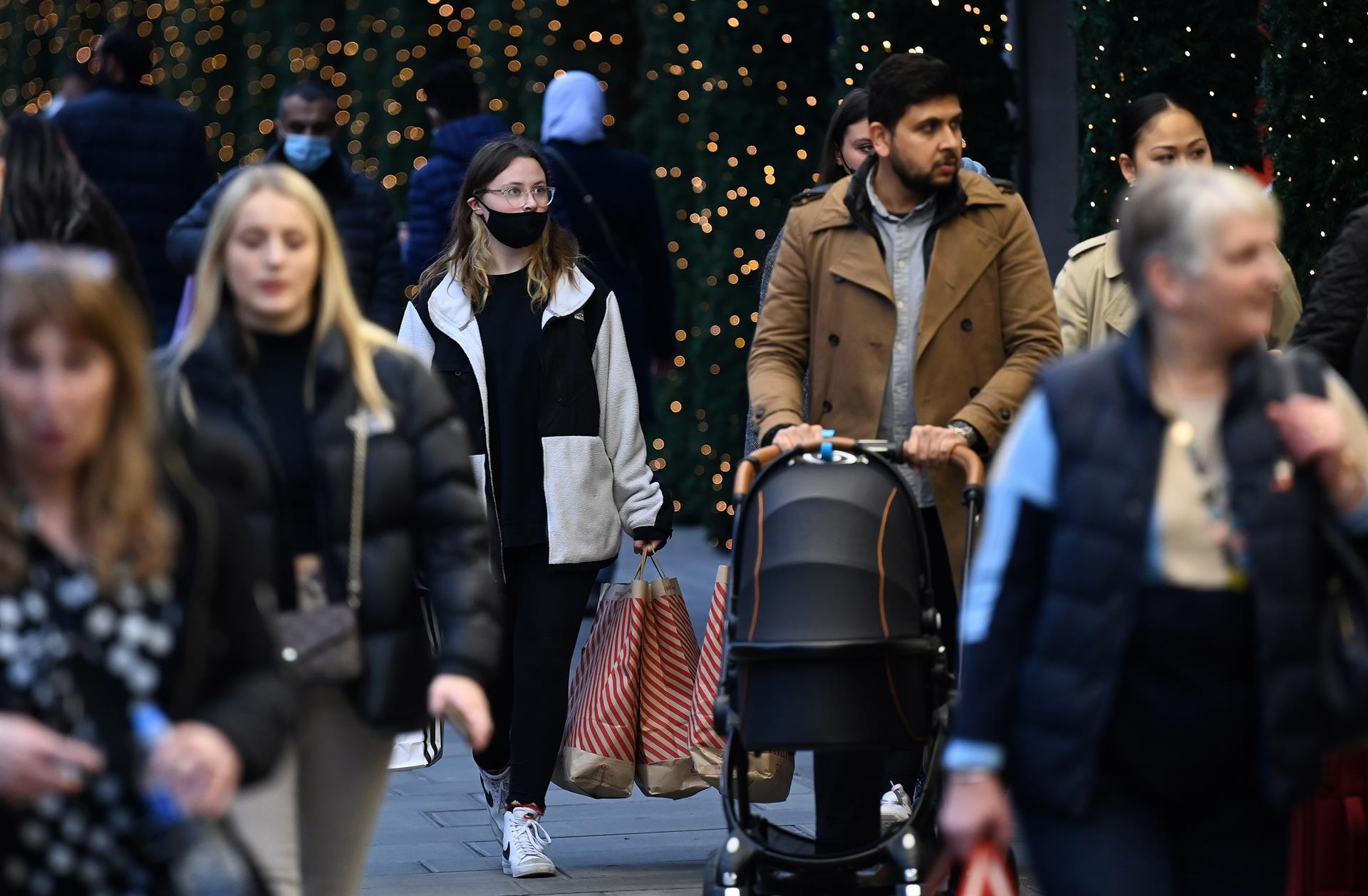 Reino Unido registra récord de contagios por COVID-19 con 78 mil 610 casos