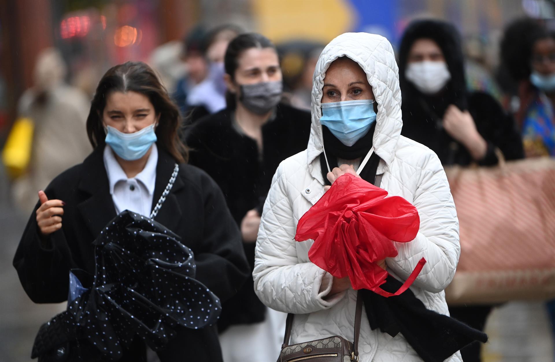 Reimponen en Reino Unido restricciones por variante ómicron Reimponen en Reino Unido restricciones por variante ómicron