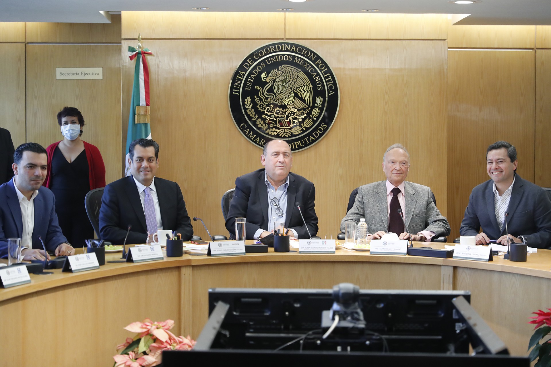 Gertz Manero y diputados acuerdan revisión jurídica para recuperar la paz en México