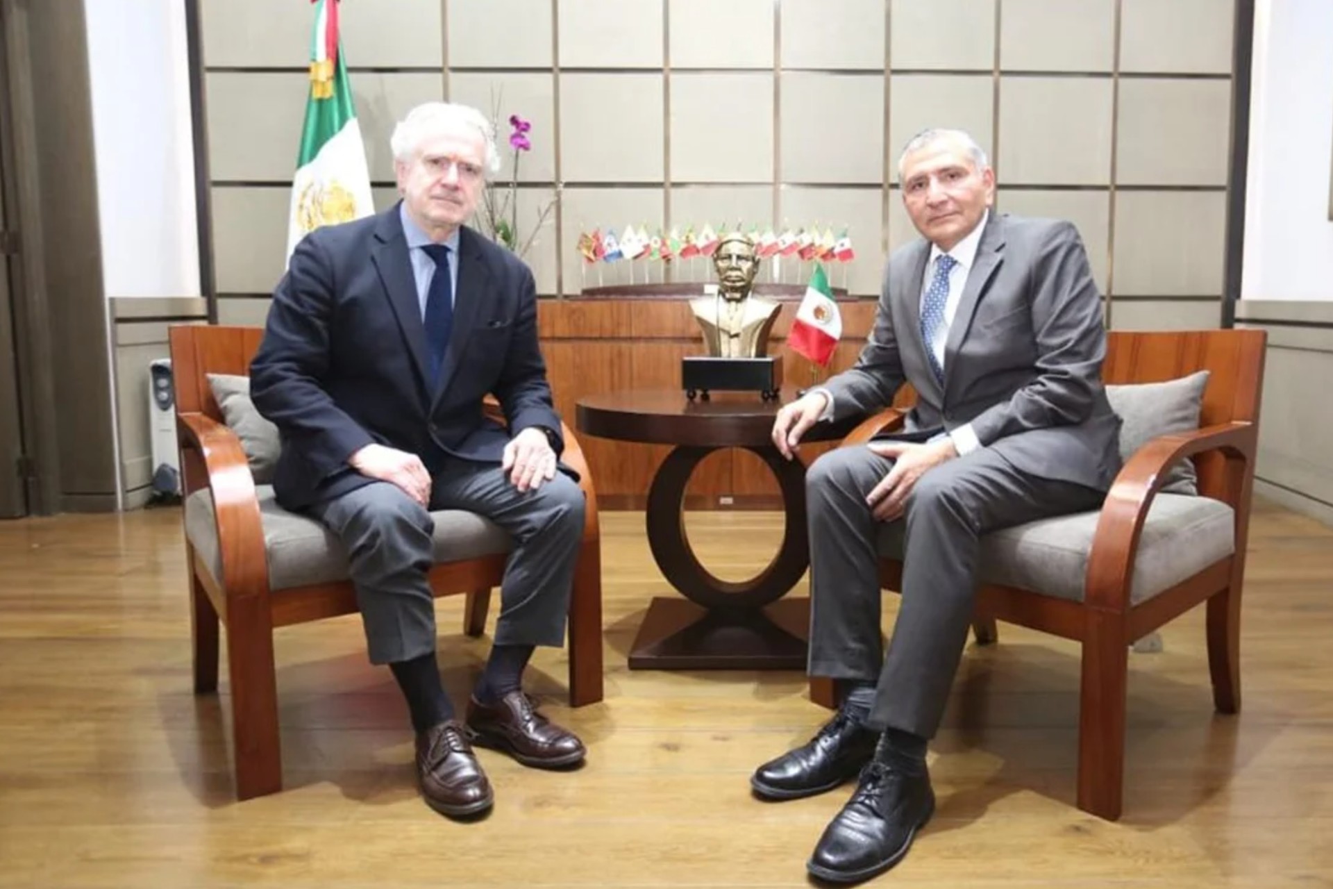 Adán Augusto López y Santiago Creel dialogan sobre reforma eléctrica y seguridad Adán Augusto López y Santiago Creel dialogan sobre reforma eléctrica y seguridad