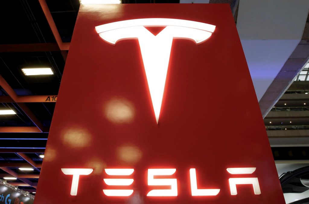 Tesla llamará a revisión más de 800 mil vehículos por problema de software - tesla-1024x675