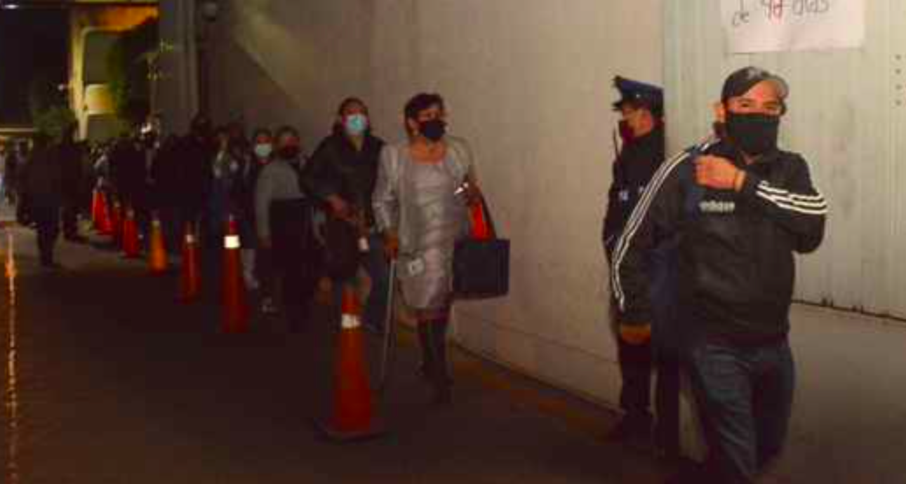 Manifestantes retienen durante 10 horas a trabajadores del IECM