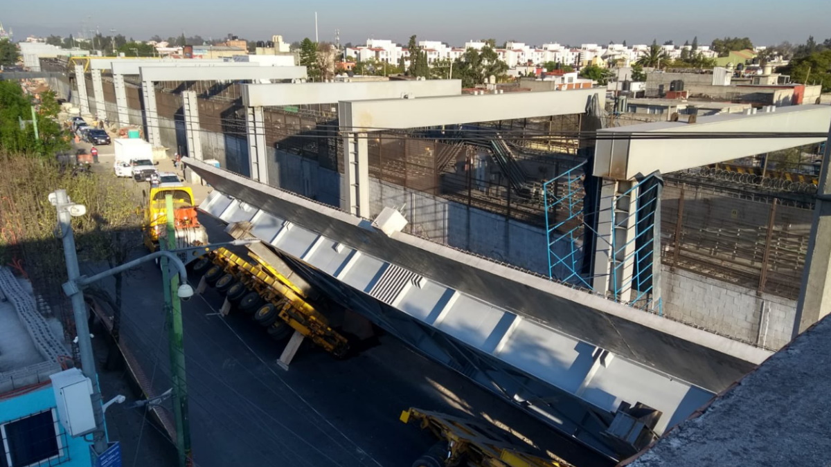 Se ladea trabe de concreto sobre Calzada Ermita Iztapalapa Se ladea trabe de concreto sobre Calzada Ermita Iztapalapa