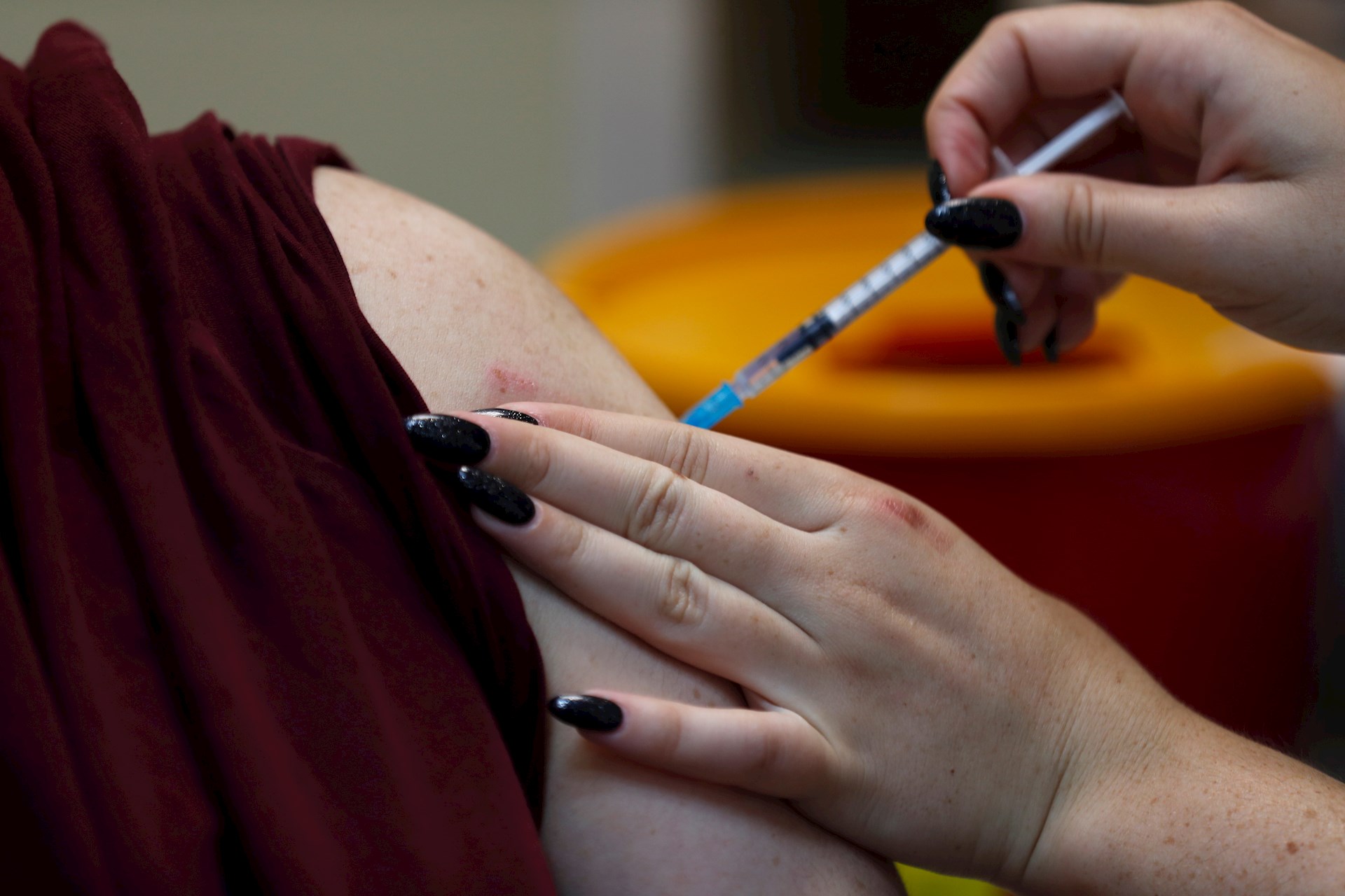 Israel comenzará a aplicar la cuarta dosis contra COVID-19 a mayores de 60 y personal de salud Israel comenzará a aplicar la cuarta dosis contra COVID-19 a mayores de 60 y personal de salud