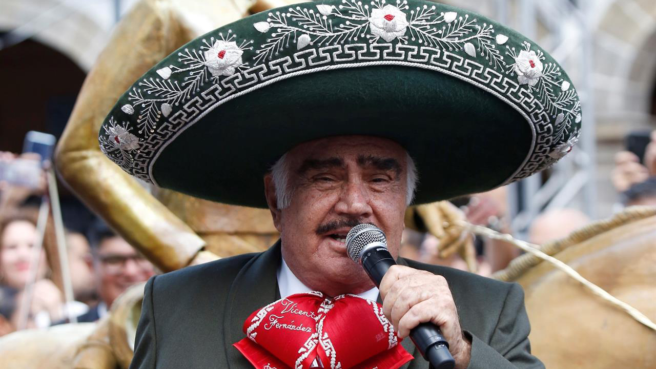 Pepe Aguilar lamenta muerte de Vicente Fernández; descarta rivalidad entre familias