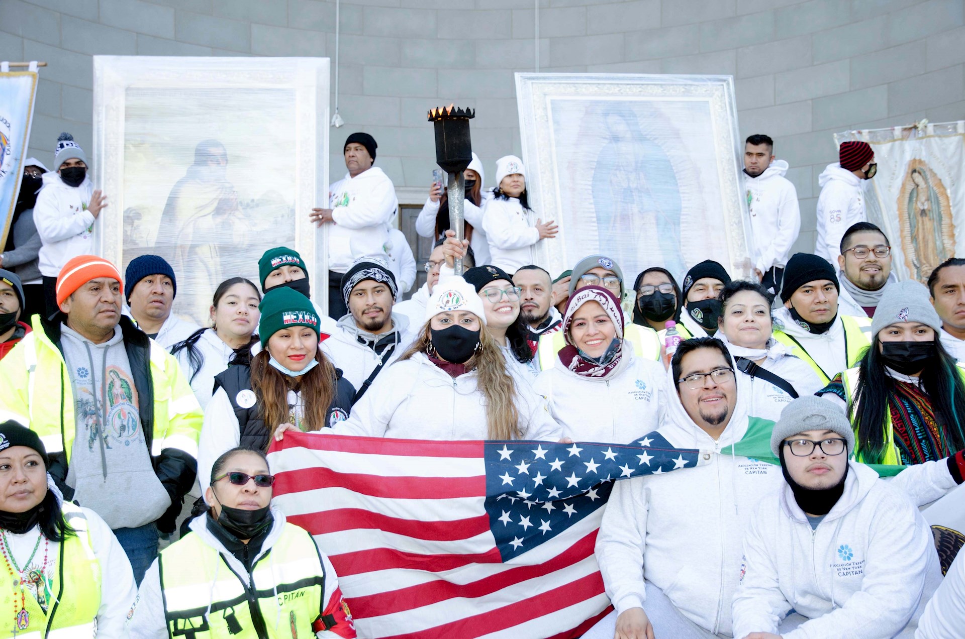 Mexicanos reciben a la Virgen de Guadalupe en Nueva York