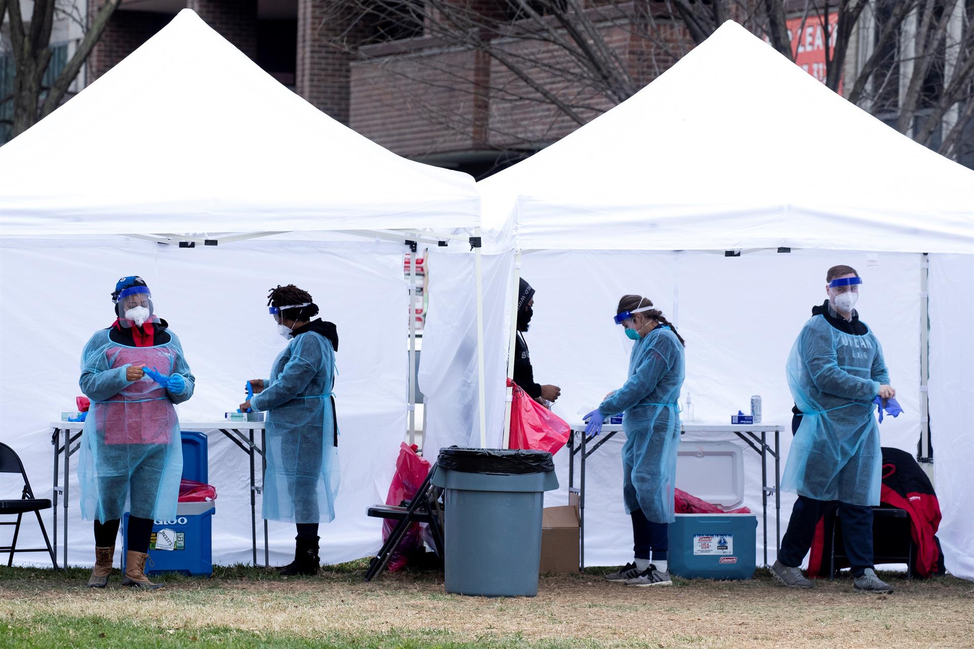 Ómicron dispara contagios globales, pero la OMS ve 2022 con esperanza