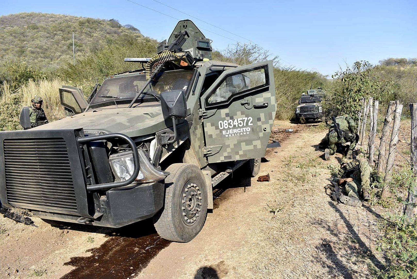 Atacan convoy militar con mina terrestre en Michoacán