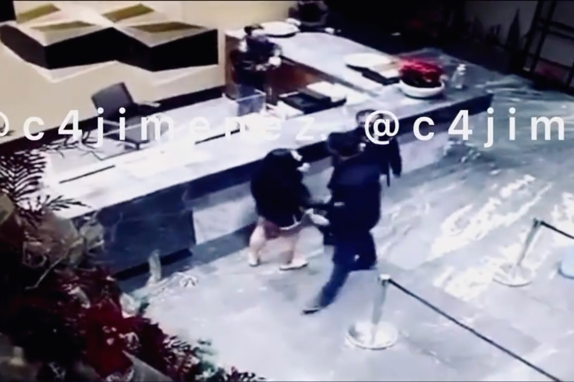 #Video Sujeto golpea a trabajador de City Towers en CDMX #Video Sujeto golpea a trabajador de City Towers en CDMX