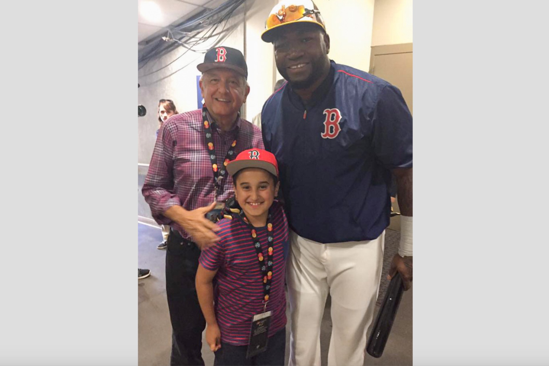 AMLO felicita a David Ortiz por entrada al Salón de la Fama del Béisbol