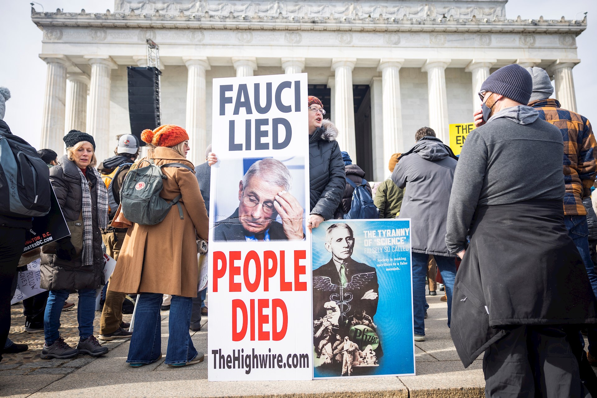 Los antivacunas de EE.UU. imitan a Luther King para reclamar “libertad médica”