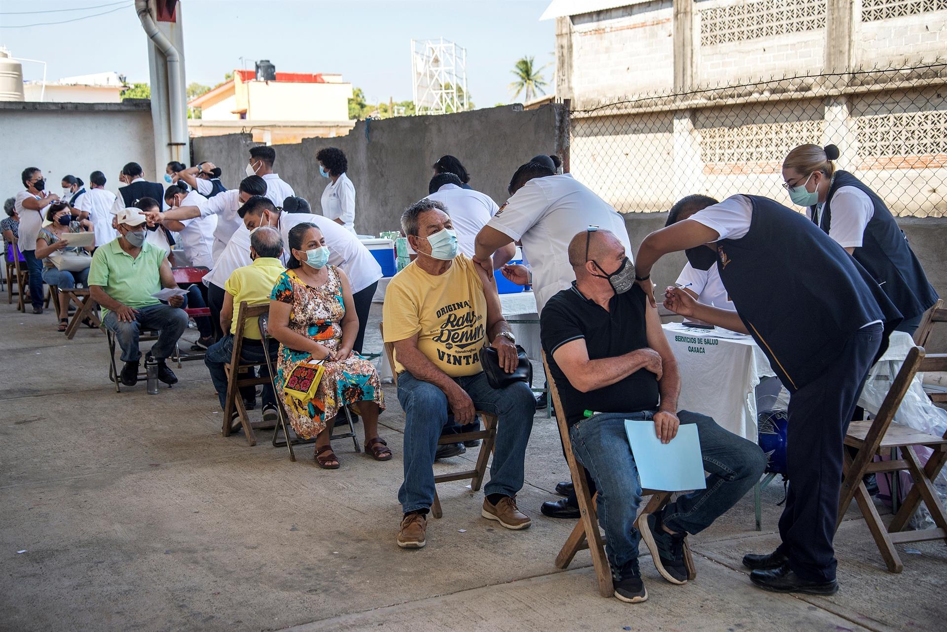 México rebasa las 160 millones de vacunas aplicadas contra COVID-19 México rebasa las 160 millones de vacunas aplicadas contra COVID-19