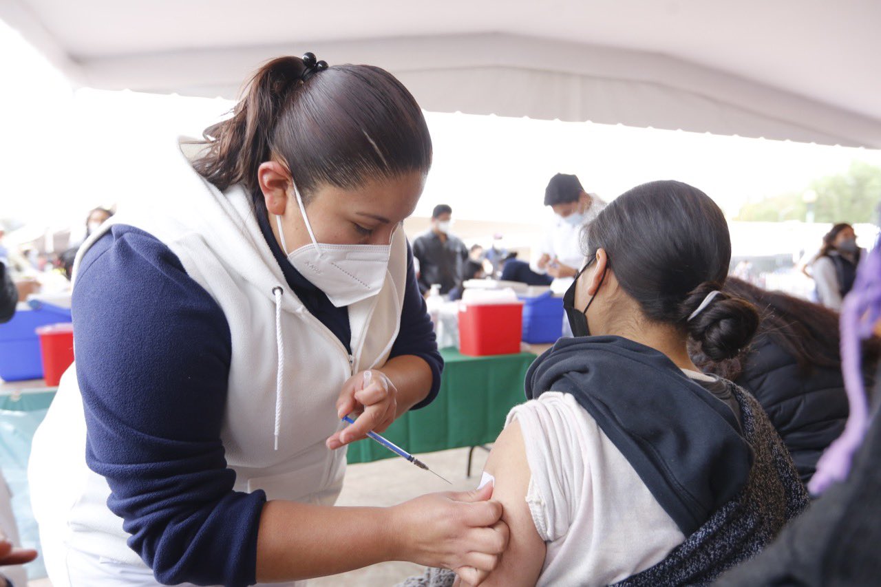 México no reporta a nivel internacional número de dosis de refuerzo aplicadas, revela especialista