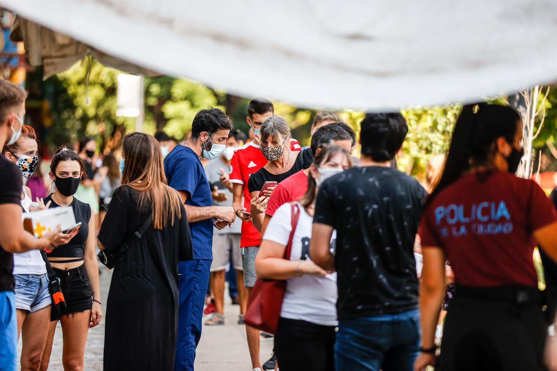 Argentina vuelve a sobrepasar los 130 mil contagios de COVID-19 Argentina vuelve a sobrepasar los 130 mil contagios de COVID-19