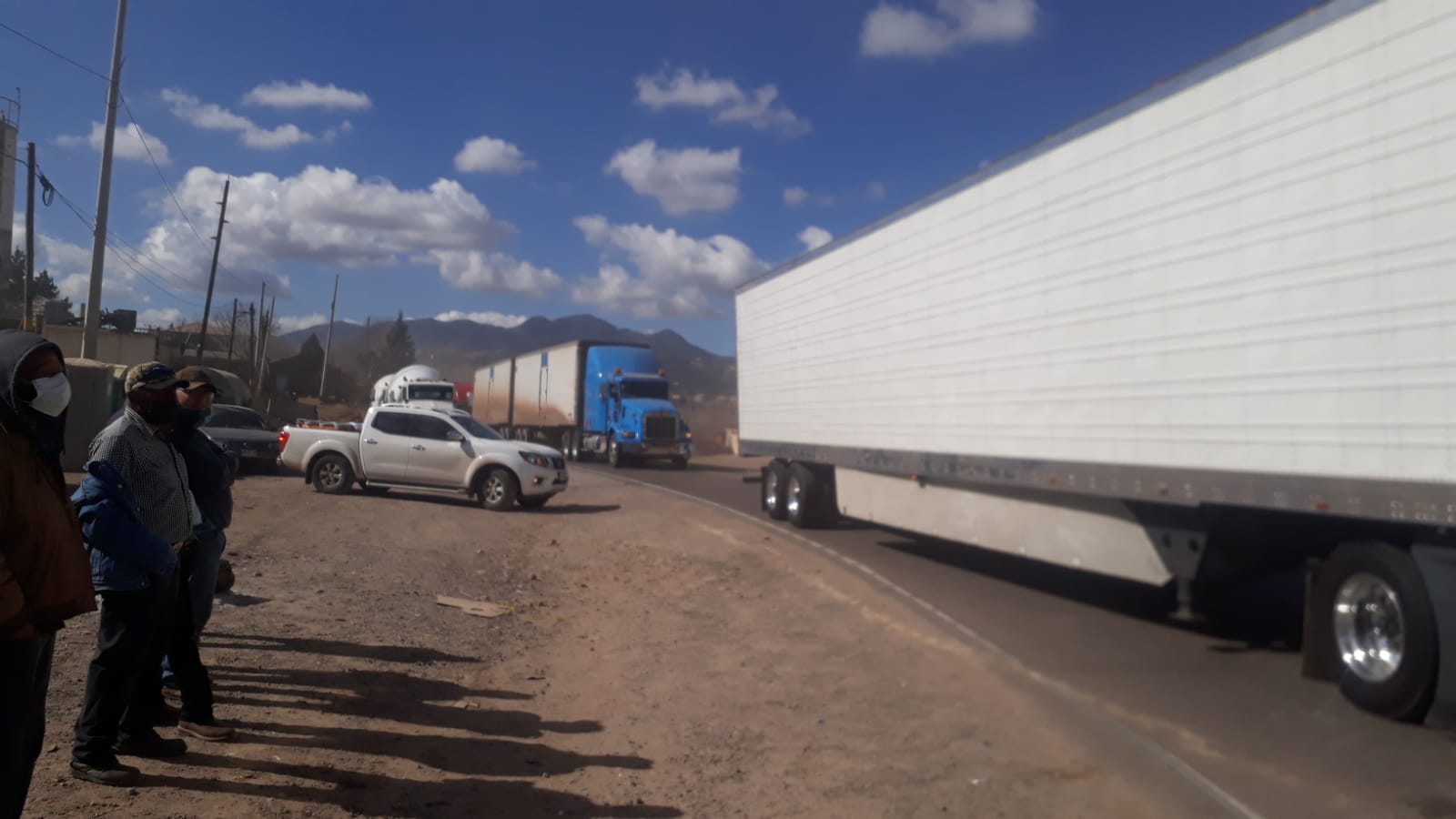 Mineros retiran bloqueo de más de 80 horas tras negociaciones en Sonora Mineros retiran bloqueo de más de 80 horas tras negociaciones en Sonora