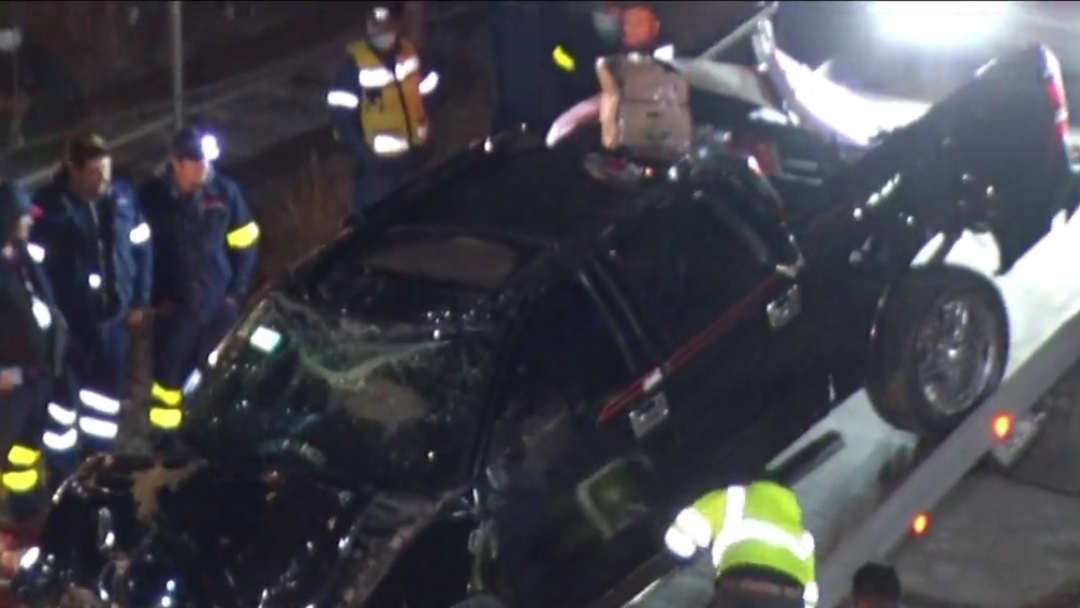 Camioneta cae a vías del Tren Suburbano en Tlalnepantla Camioneta cae a vías del Tren Suburbano en Tlalnepantla