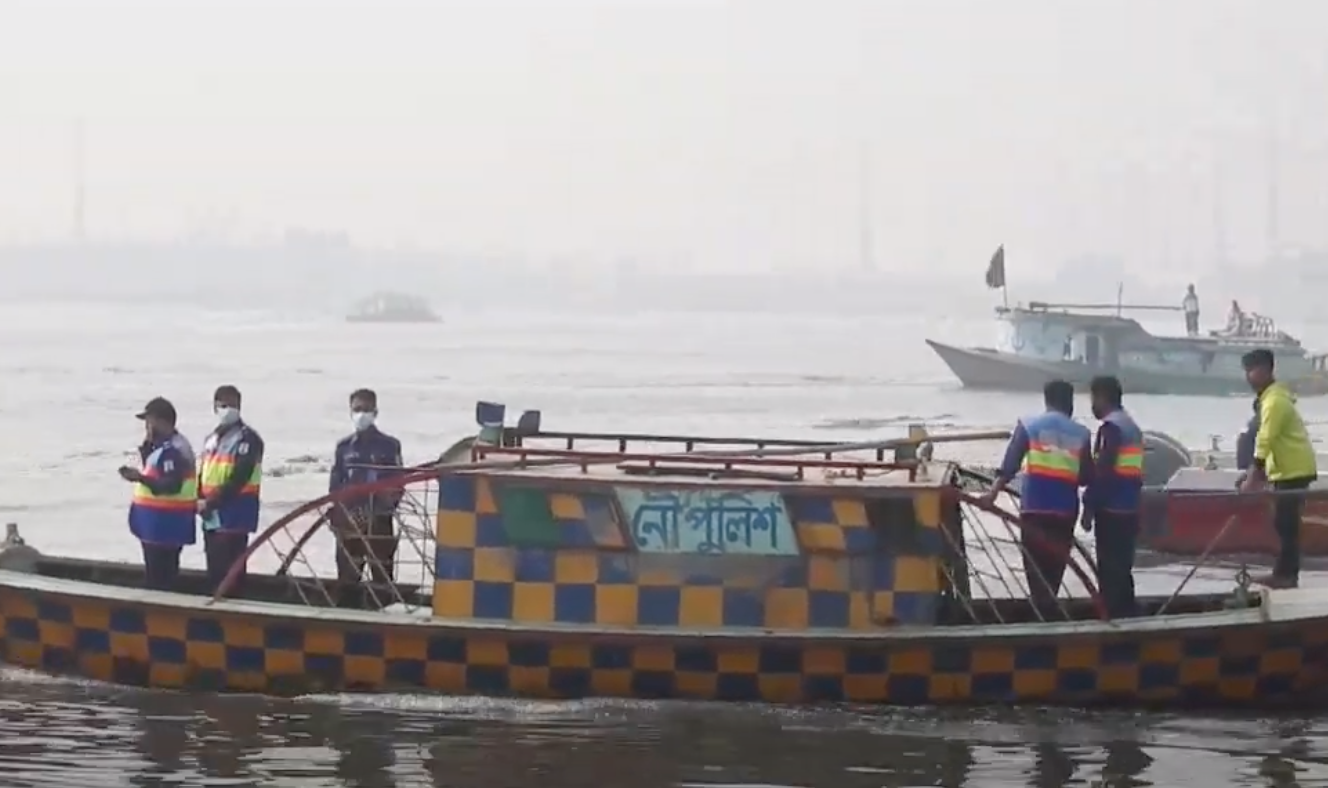 Al menos ocho desaparecidos tras volcar un barco en Bangladesh