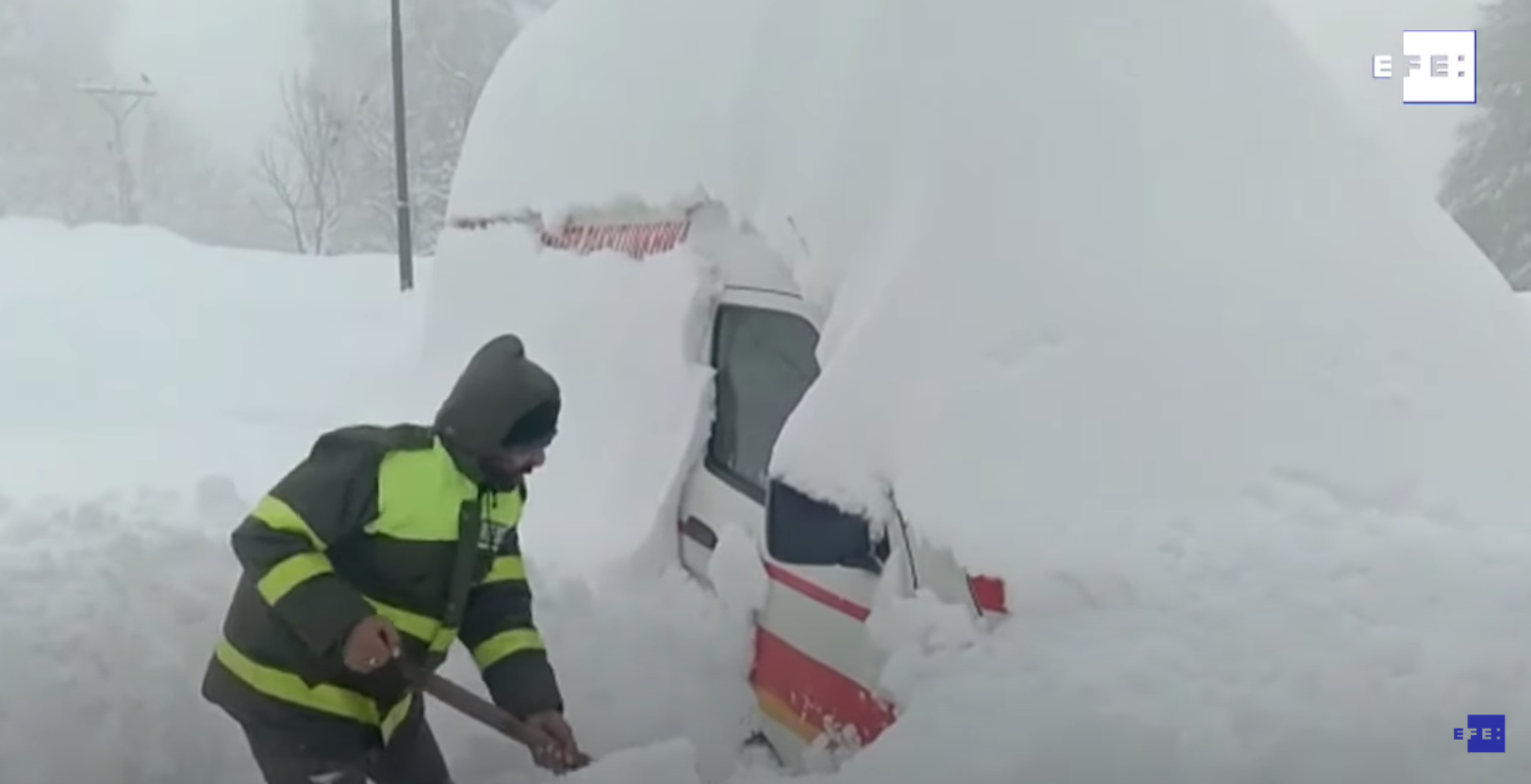 Turistas varados por nevada mueren en Pakistán