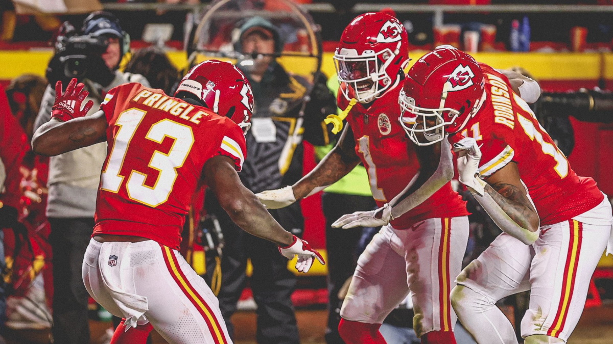 Chiefs derrotan a Steelers y se clasifican a la ronda divisional