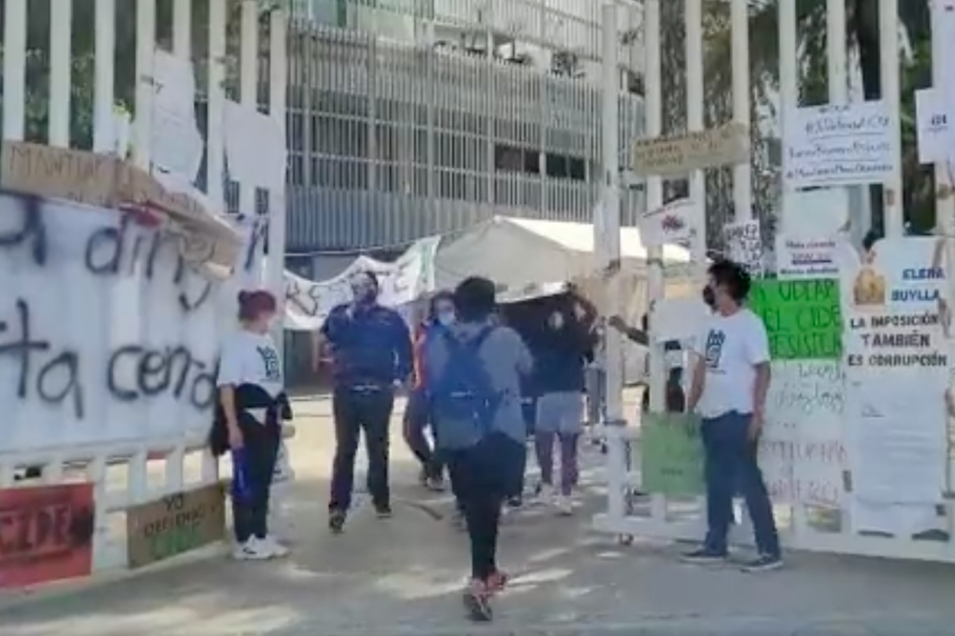 Estudiantes del CIDE entregan instalaciones del Campus Santa Fe Estudiantes del CIDE entregan instalaciones del Campus Santa Fe