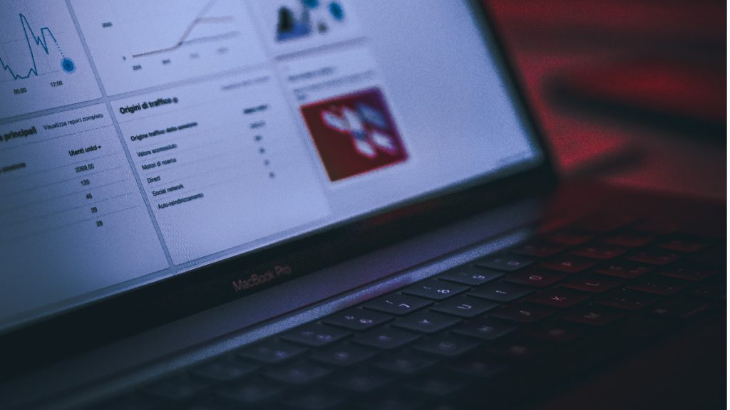 Japón impondrá pena de cárcel y multas por insultos en internet - computadora-laptop-1024x576