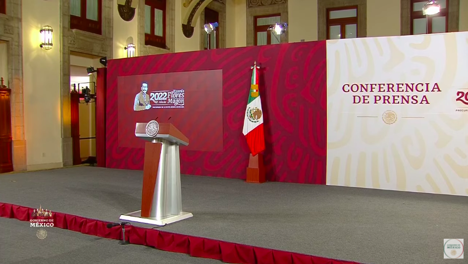 ¿Para qué le enredan tanto, si es una consulta?, cuestiona AMLO sobre modificar pregunta de Revocación de Mandato; Conferencia (27-01-2022)