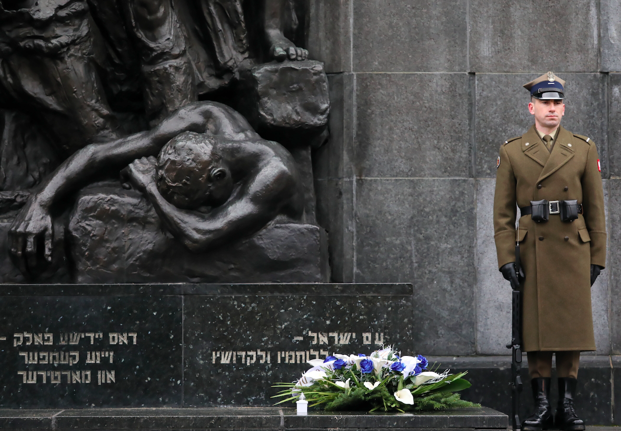 Judíos nunca más estarán indefensos como en Holocausto, asegura primer ministro de Israel